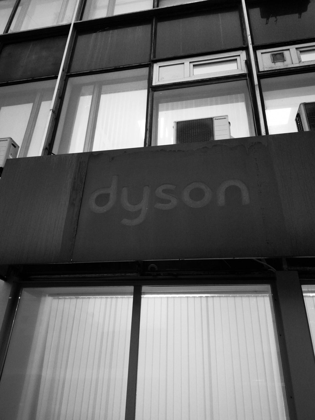 a black and white photo of a building